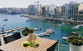 Splendid Seaside Retreat On Spinola Bay